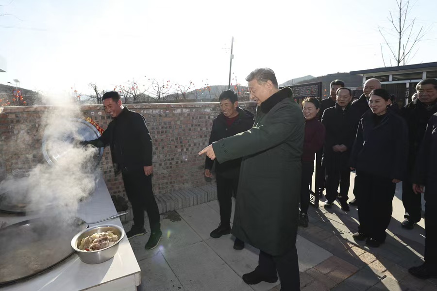 习近平春节前夕赴辽宁看望慰问基层干部群众