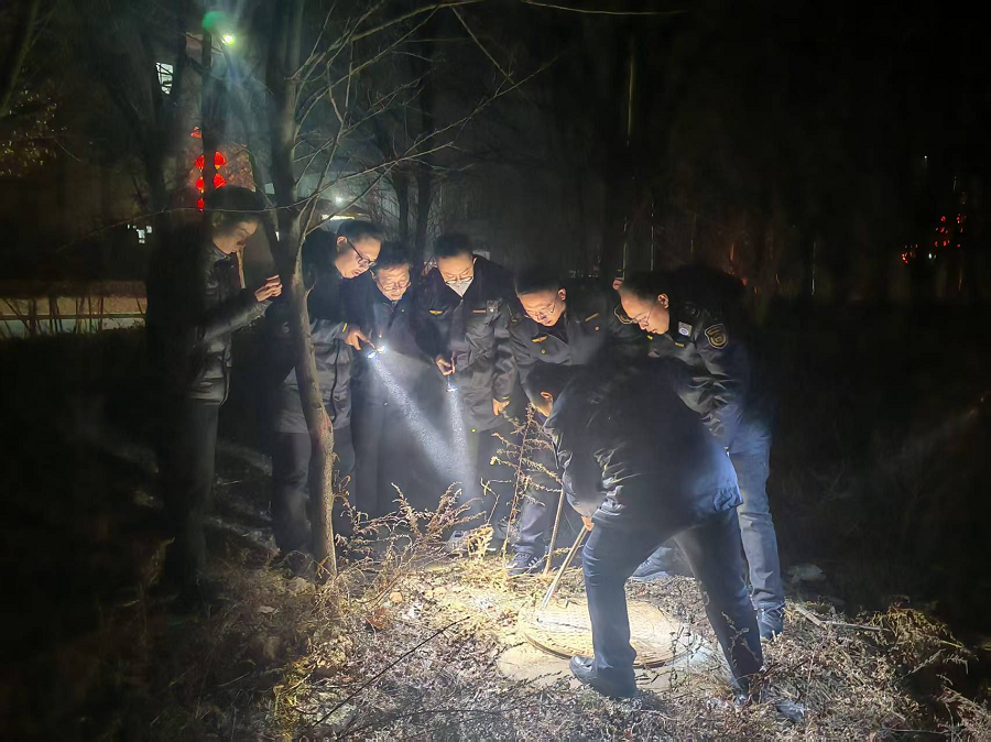 南阳市生态环境局执法大队对官庄工区重点涉水企业开展专项执法检查