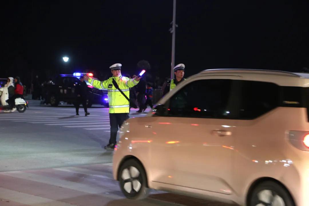 镇平公安：坚守岗位，守护元宵佳节平安