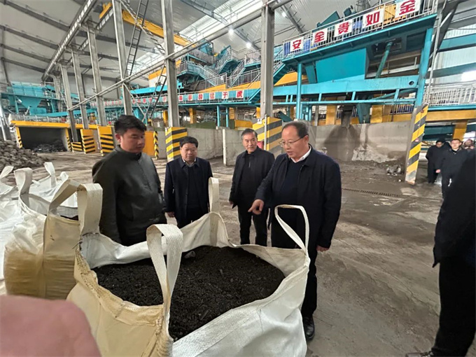 卧龙区委书记吕志刚在南阳市生态环保静脉产业园调研