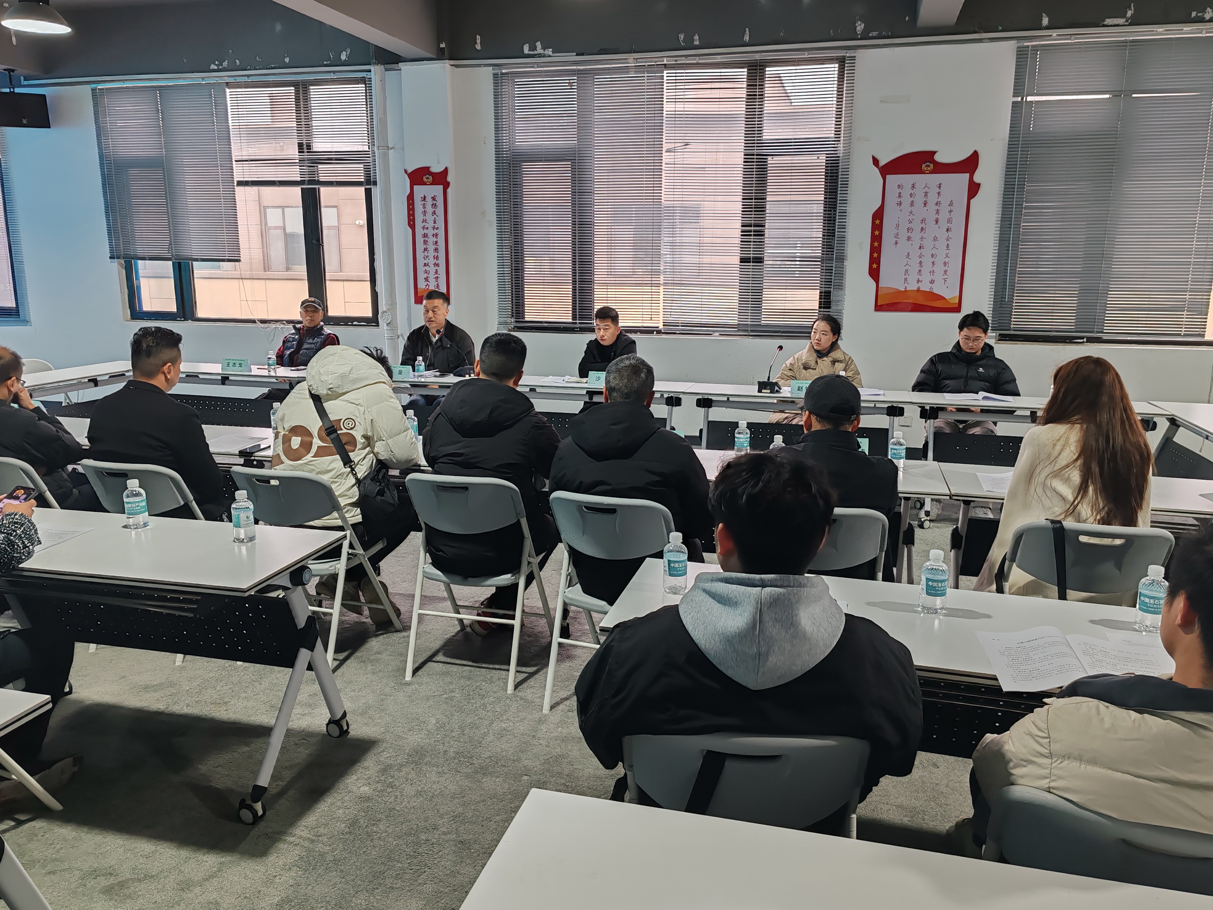 玉管委召开2025年第一季度珠宝玉雕文创产业座谈会