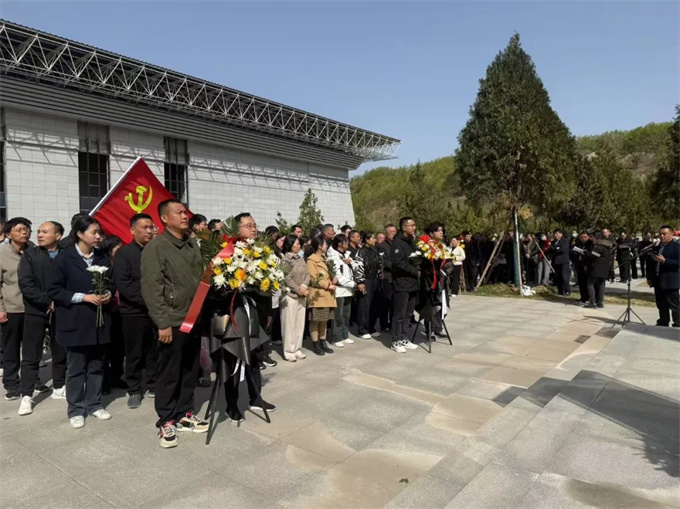 南阳市生态环境局组织开展“清明祭英烈 红心永传承”主题党日活动