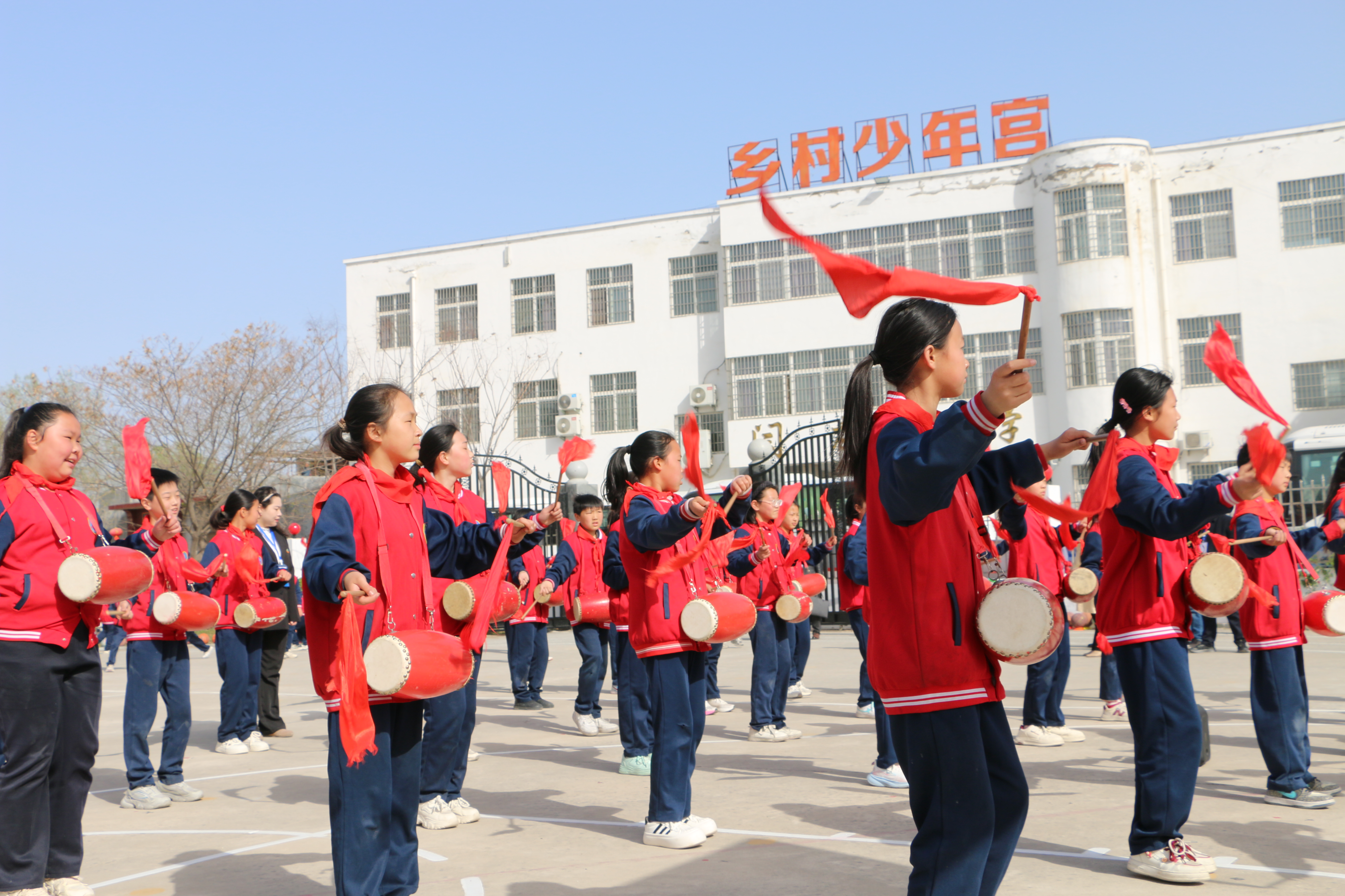 南阳市中小学“每天两个大课间体育活动”现场观摩暨推进会在镇平举行