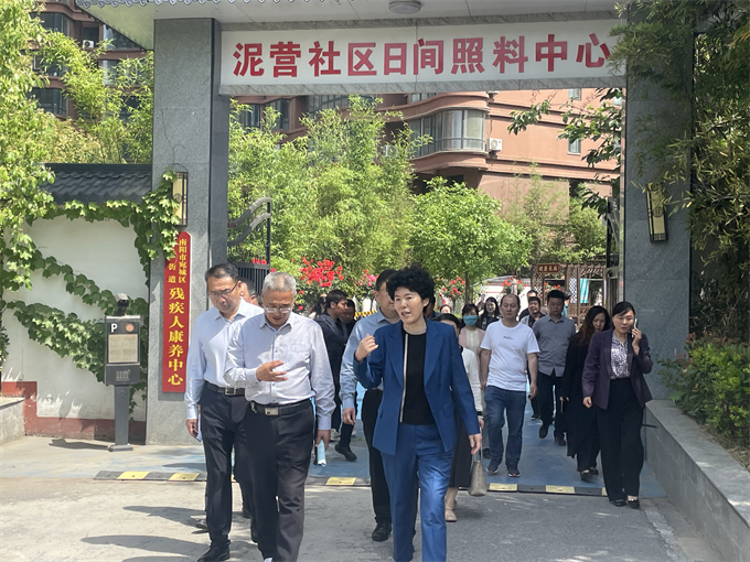 南阳市开展第37个爱国卫生月集中宣传暨心理健康进社区活动