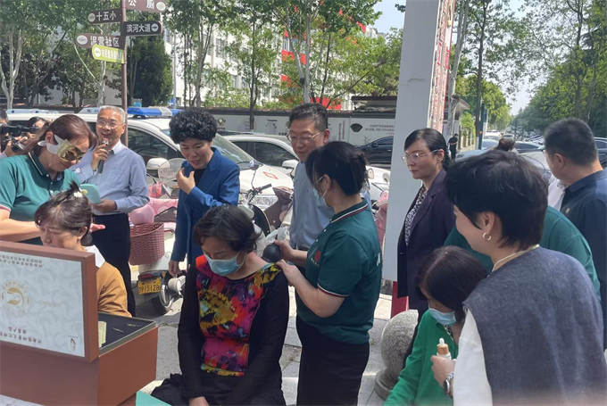南阳市开展第37个爱国卫生月集中宣传暨心理健康进社区活动