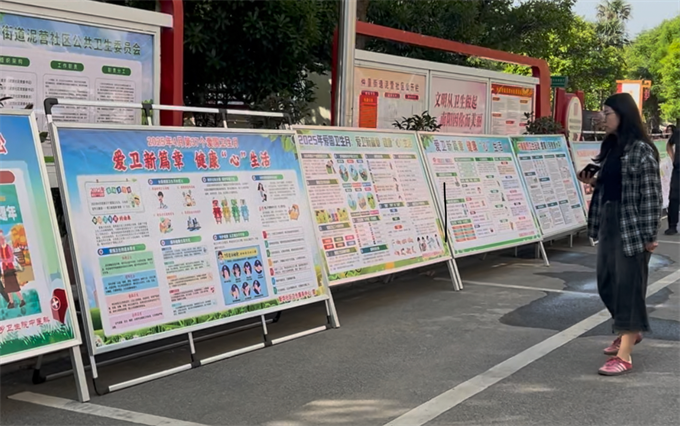 南阳市开展第37个爱国卫生月集中宣传暨心理健康进社区活动
