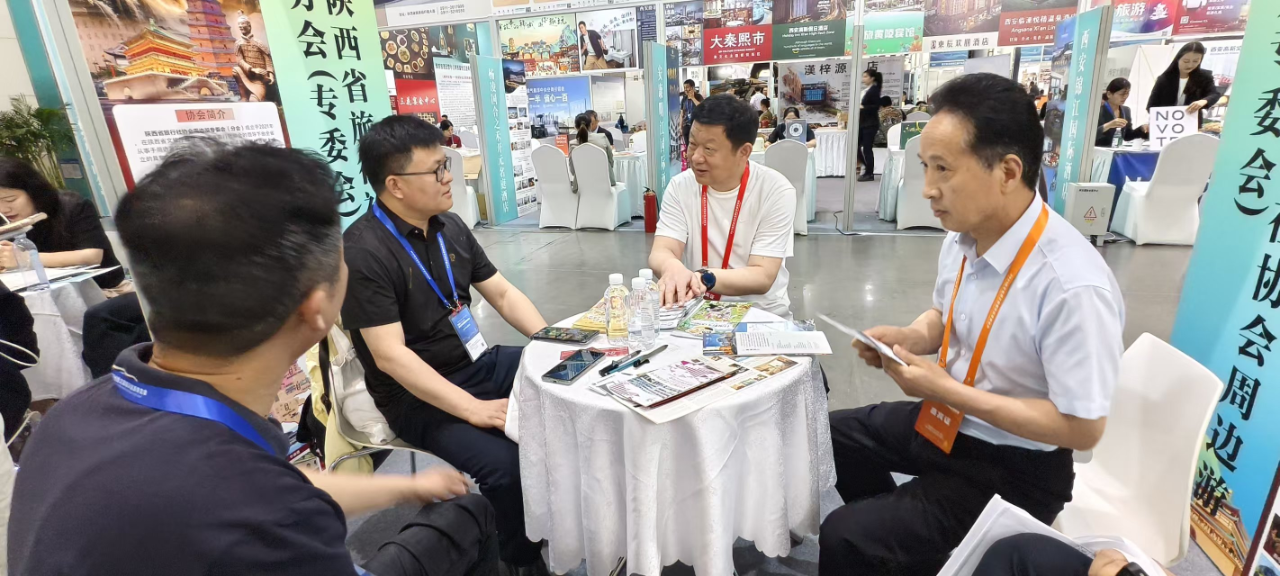 镇平玉雕特色文创产品闪耀2025西安丝绸之路国际旅游博览会