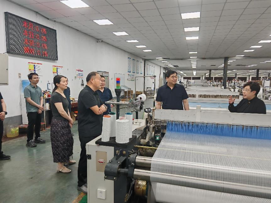 南阳市政府副秘书长信访局长梁其武 赴邓州市开展“万人助万企”帮扶活动