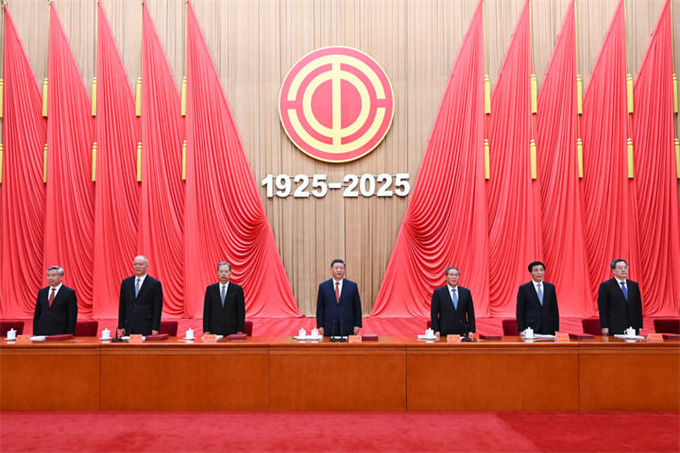 庆祝中华全国总工会成立100周年暨全国劳动模范和先进工作者表彰大会隆重举行 习近平发表重要讲话
