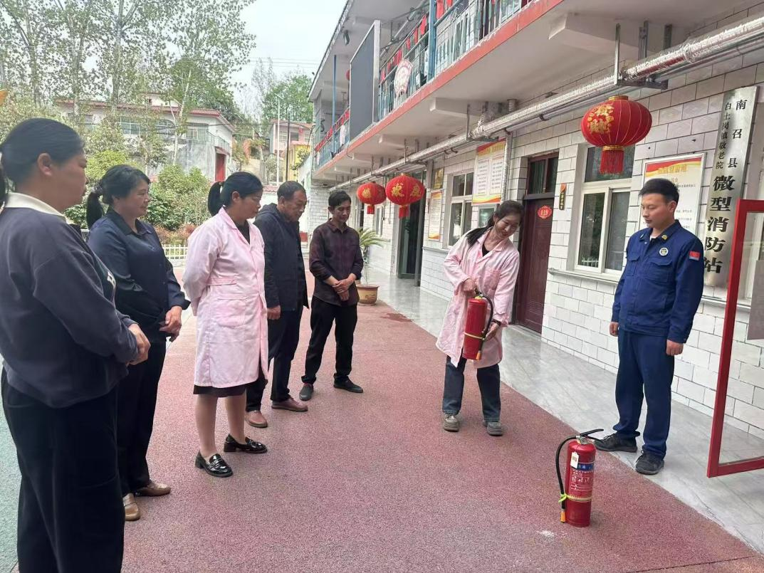 南召县白土岗镇：消防培训进敬老院 平安守护“夕阳红”