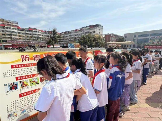 淅川分局积极参与全国防灾减灾日宣传活动 筑牢生态安全防线
