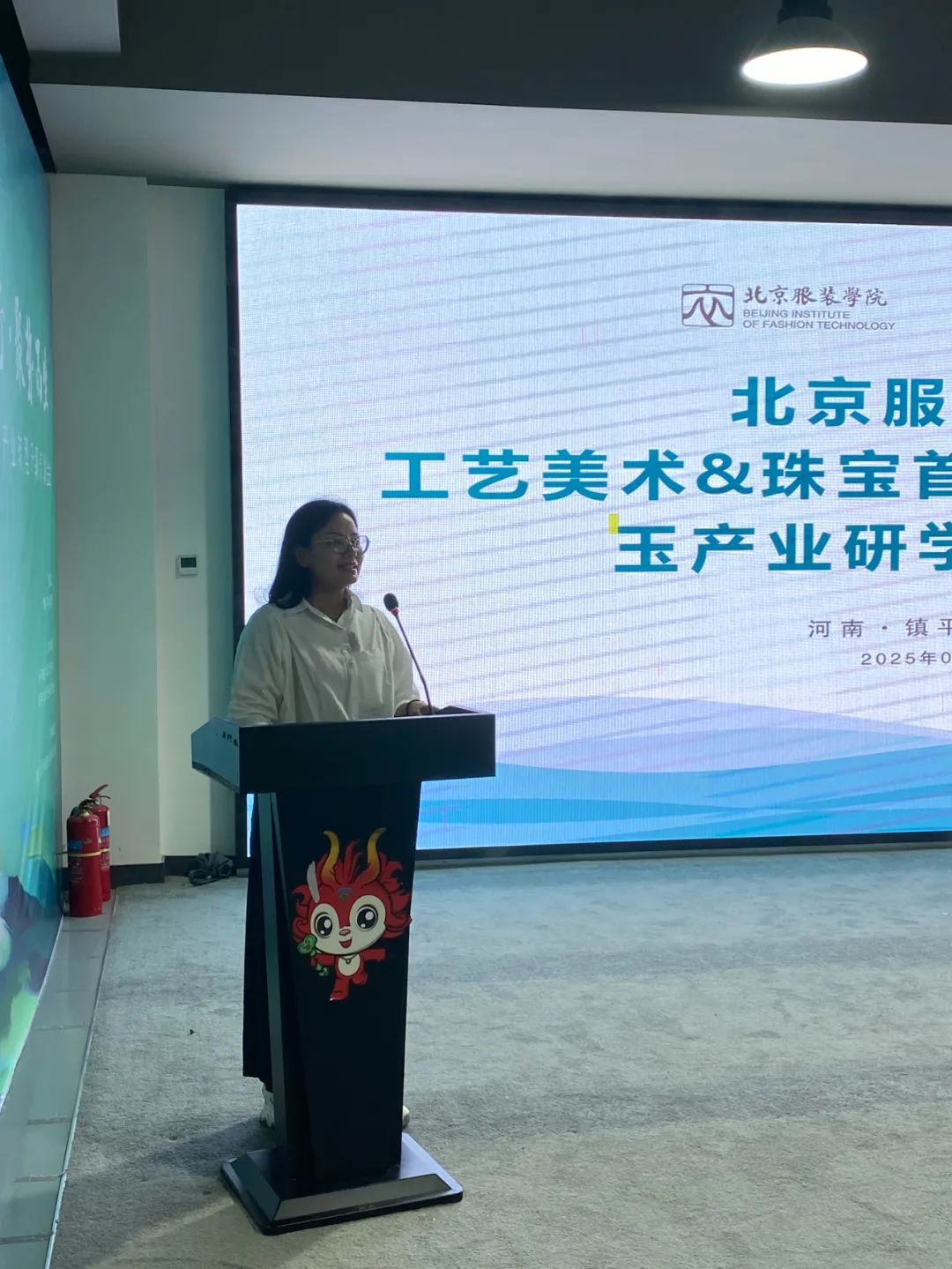 北京服装学院工艺美术&珠宝首饰设计研究生班玉产业研学5月开启 北京服装学院工艺美术&珠宝首饰设计研究生班玉产业研学5月开启