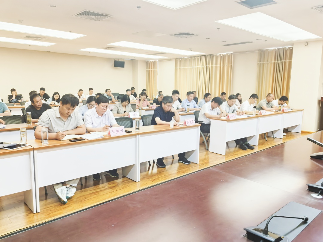 市农业农村局召开全市高标准农田建设工程质量“回头看”和“大棚房”专项整治工作培训会