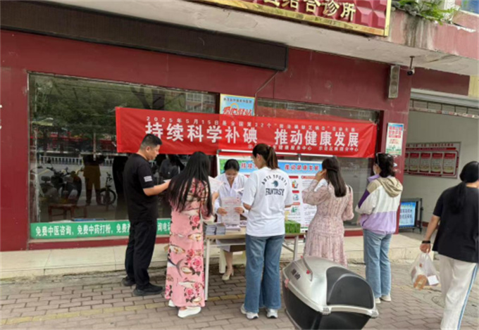 区卫生健康服务中心：开展第32个全国“防治碘缺乏病日”宣传活动