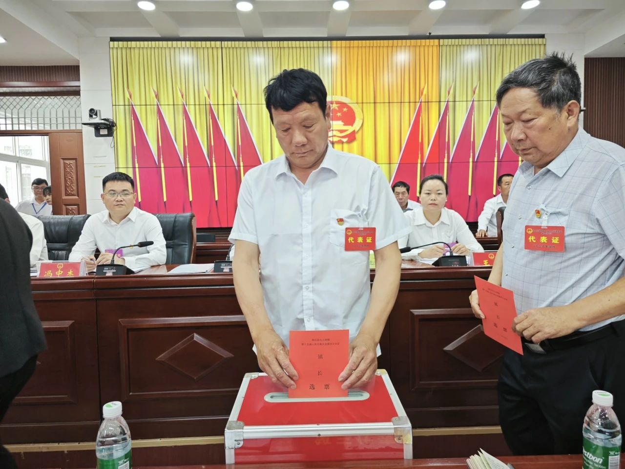 南召县白土岗镇第十五届人民代表大会第四次会议顺利召开