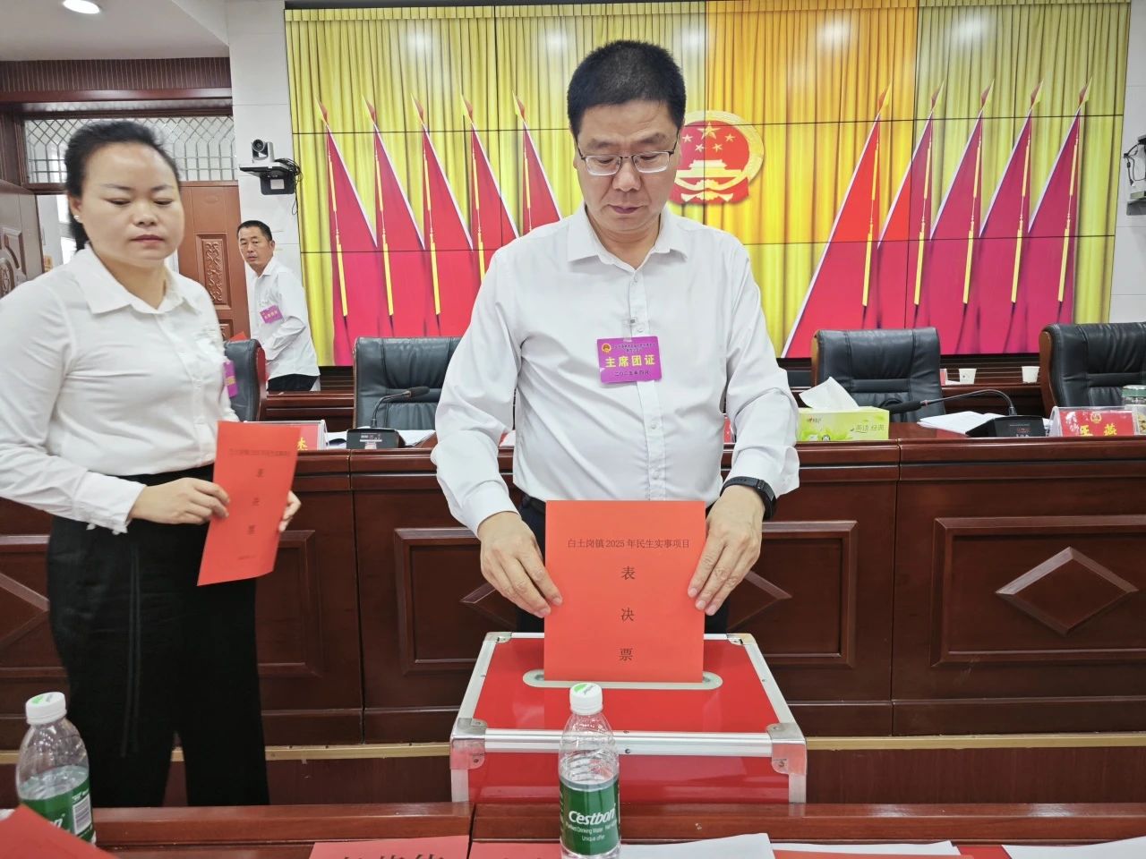 南召县白土岗镇第十五届人民代表大会第四次会议顺利召开