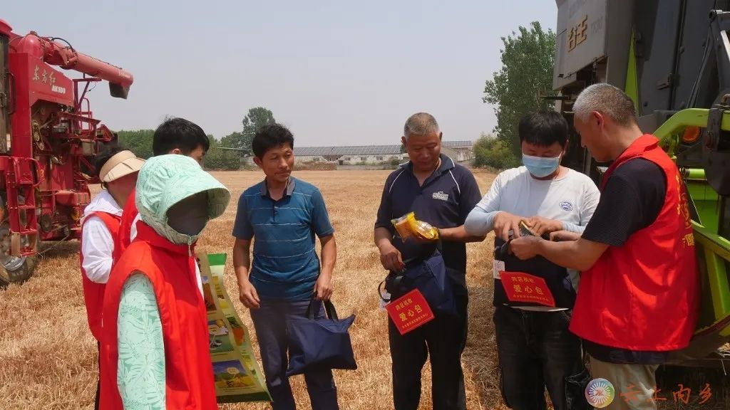 内乡：强化农机服务保障 确保夏粮颗粒归仓