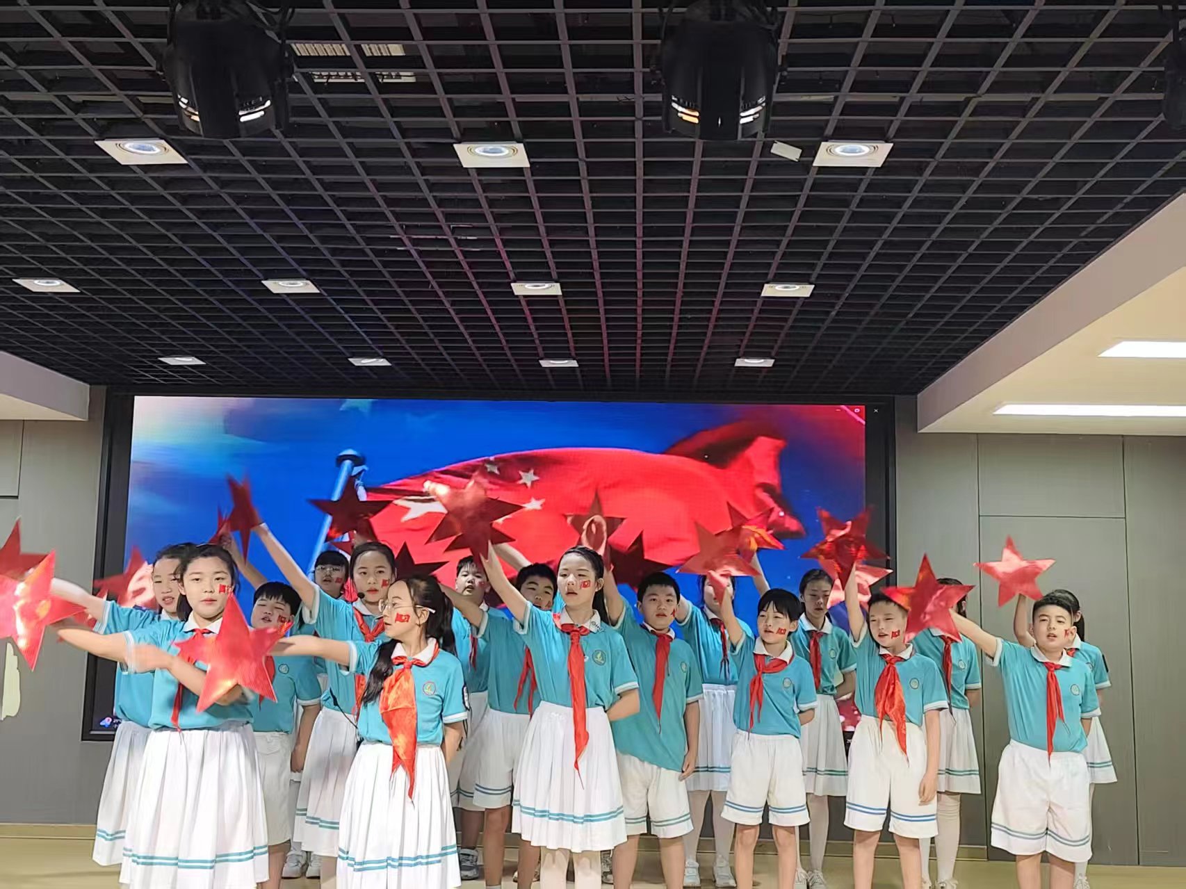 抒发爱党爱国情怀 展现少年儿童风采