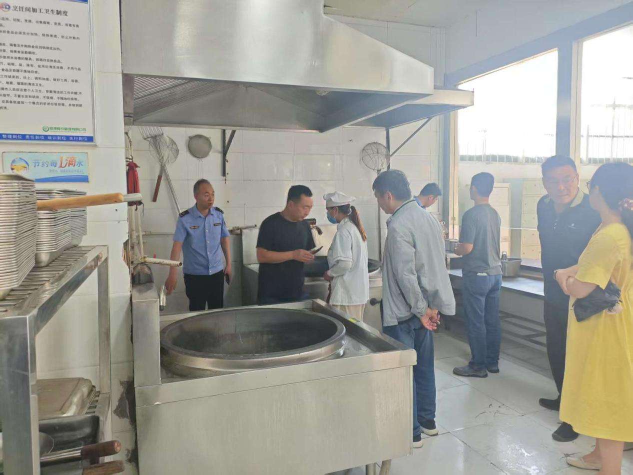 卧龙区靳岗街道：关爱老年群体 守护食品安全