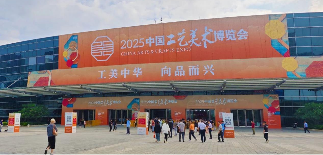镇平玉雕在第五届中国工艺美术博览会上再创佳绩