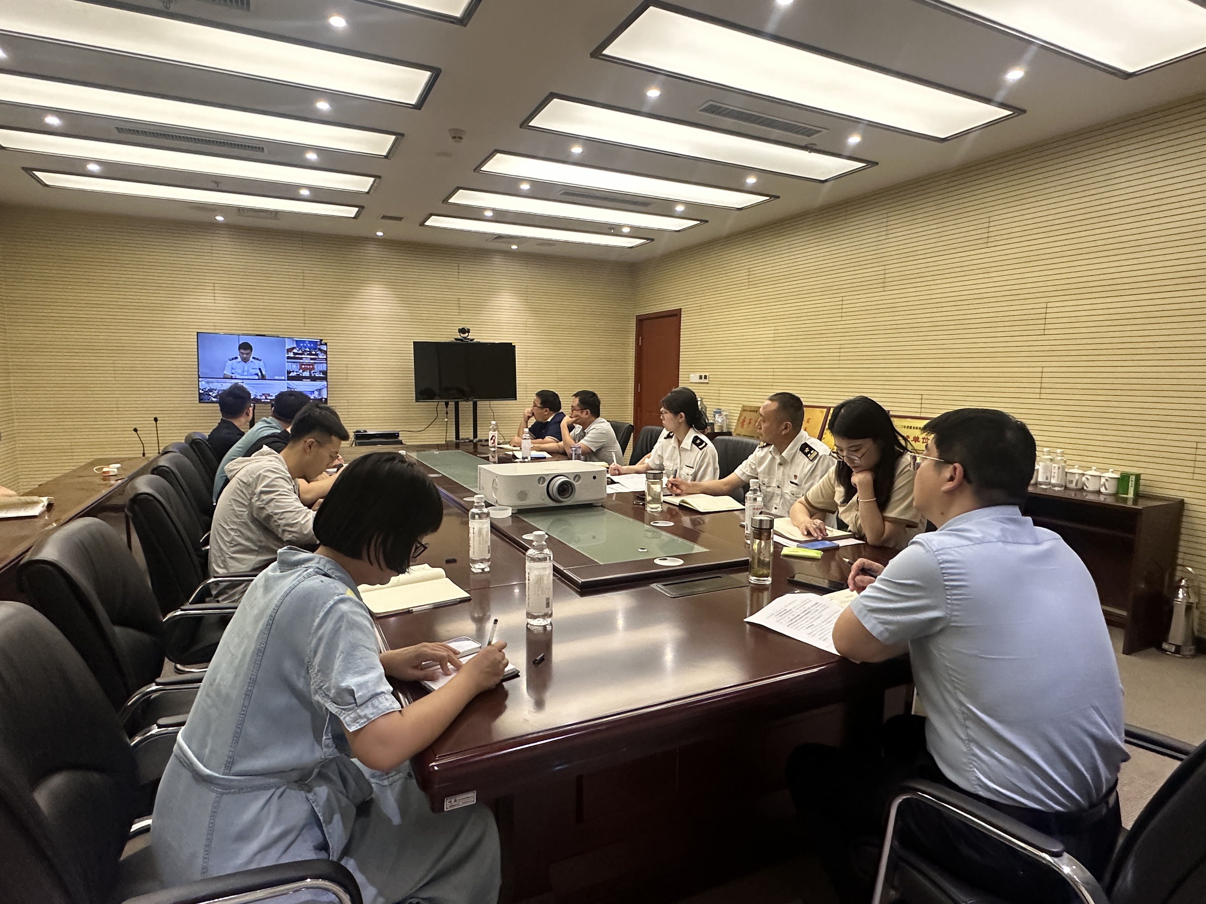  南阳卧龙综合保税区参加海关总署政策解读视频宣讲会