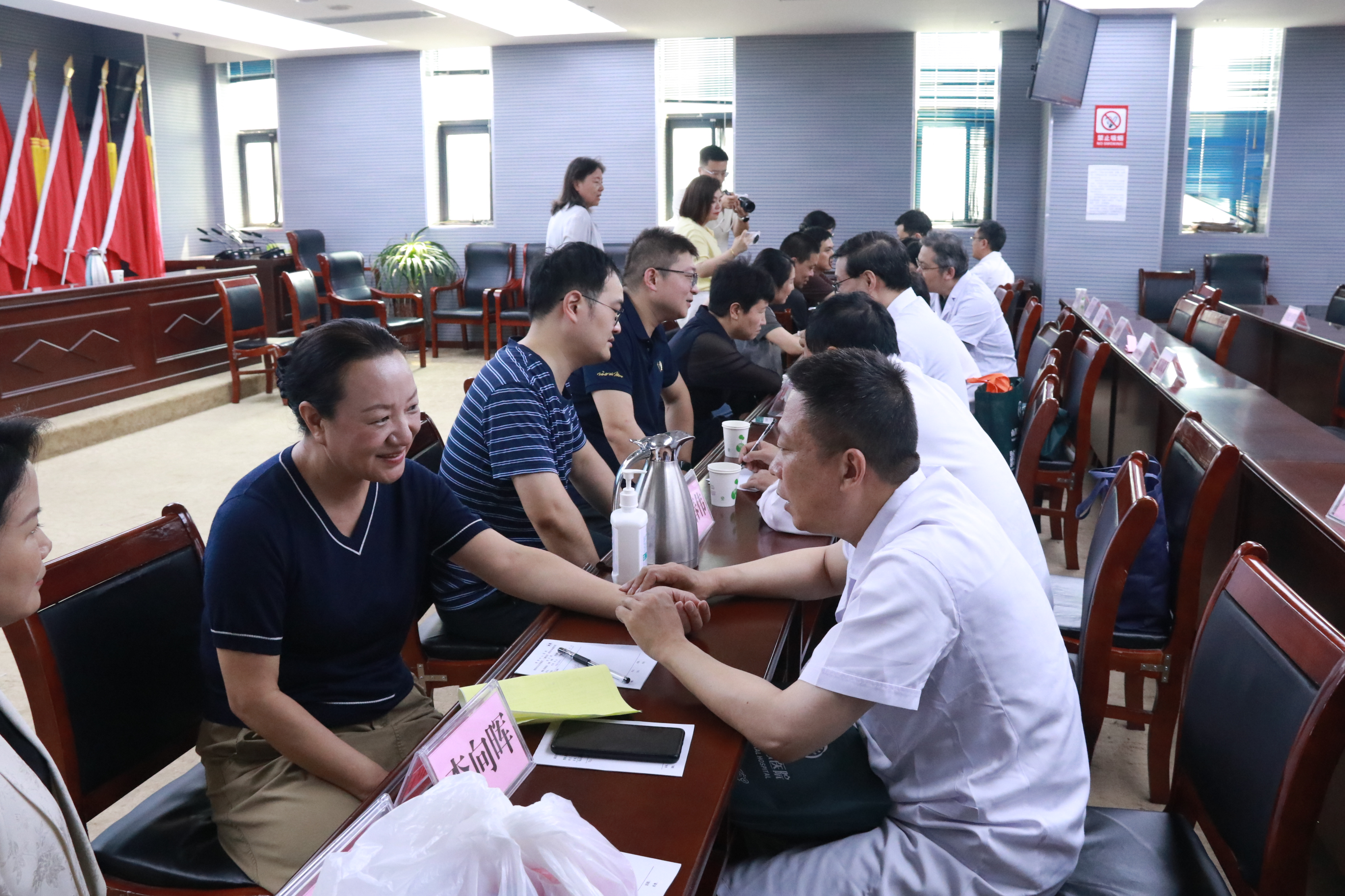 市人社局、市卫健体委联合开展“医心相伴 健康同行”健康服务进机关活动