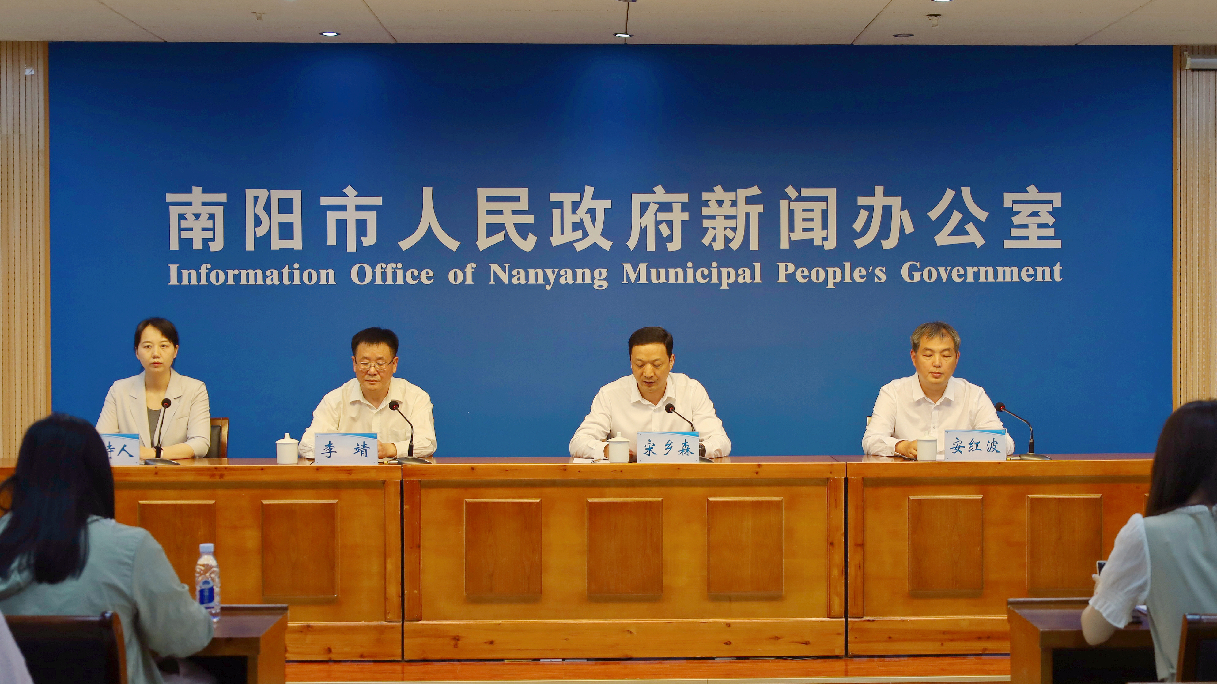 南阳市政府新闻办公室召开南阳市第五次全国经济普查结果新闻发布会
