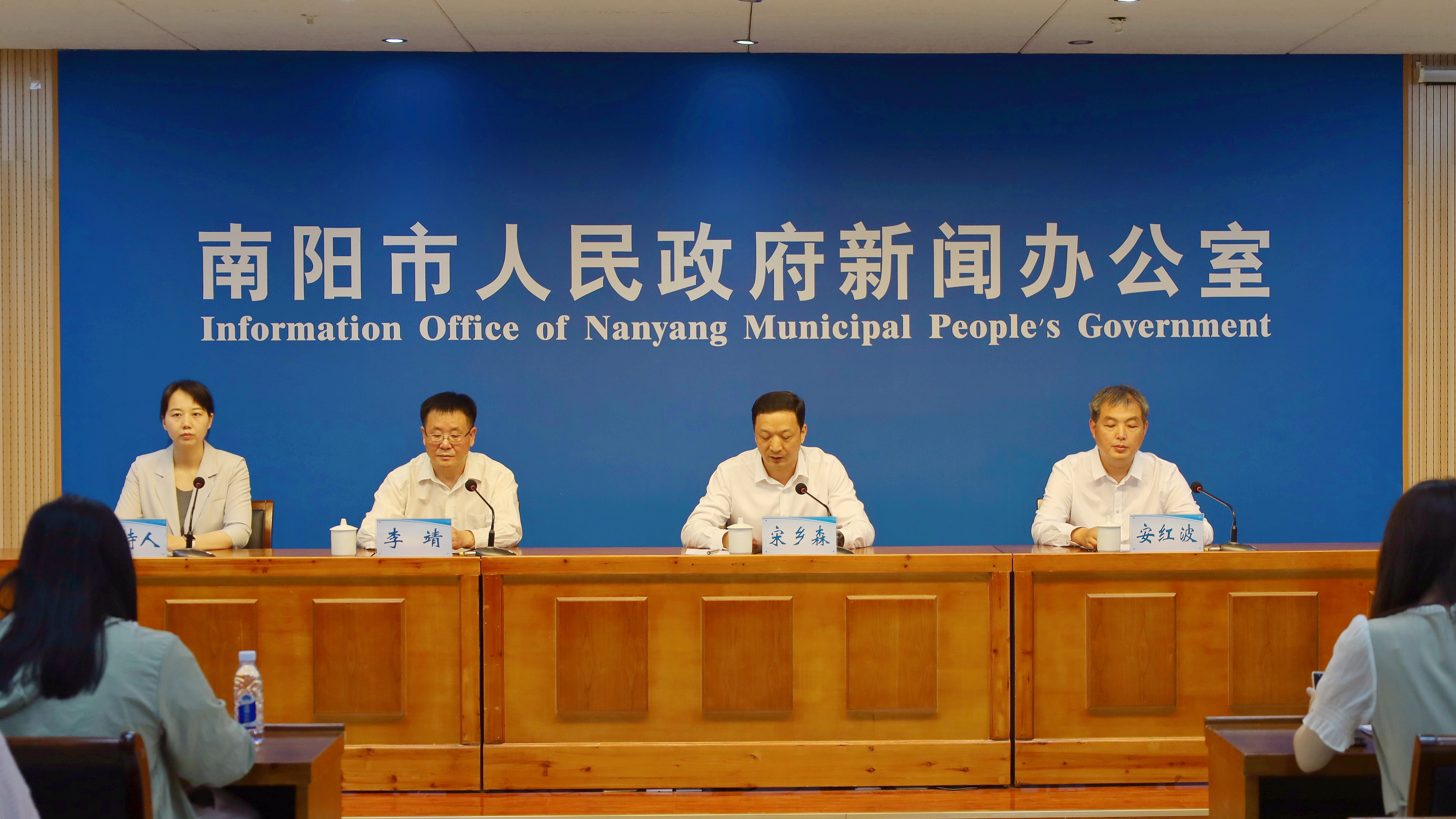 南阳市政府新闻办公室召开南阳市第五次全国经济普查结果新闻发布会