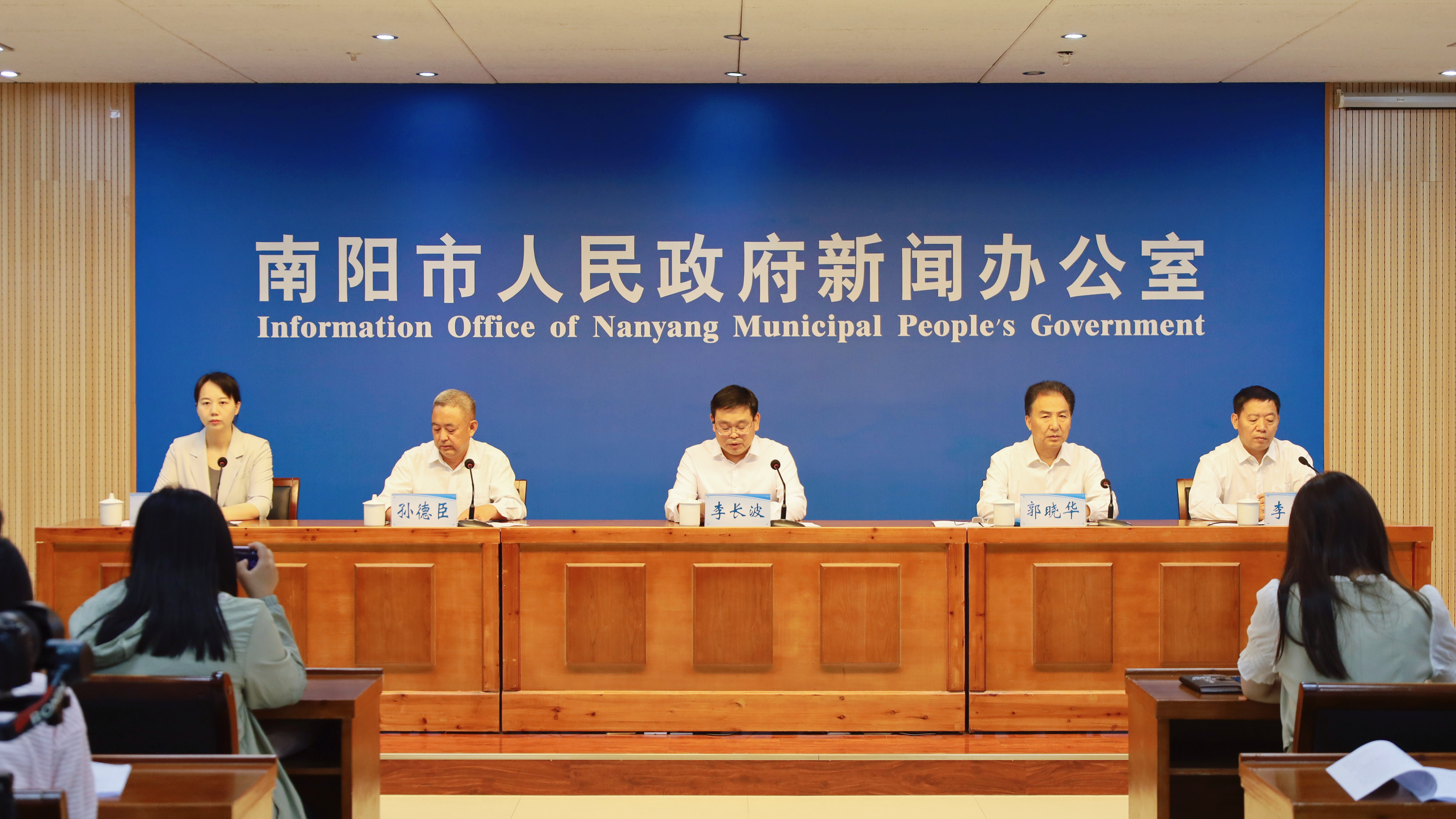 南阳市政府新闻办公室召开“优化便民就医举措 增强群众健康服务获得感”新闻发布会