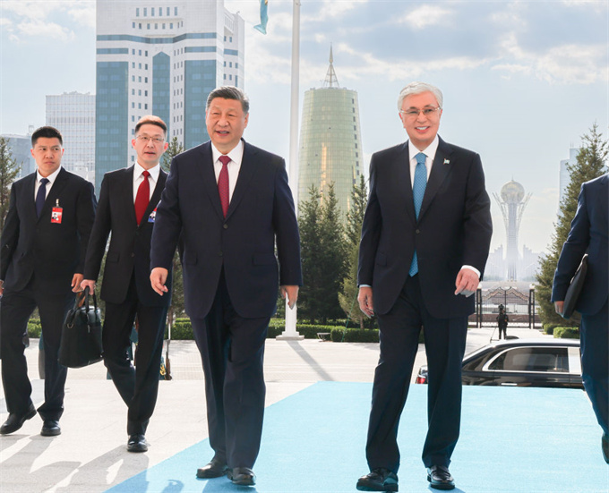 习近平同哈萨克斯坦总统托卡耶夫会谈