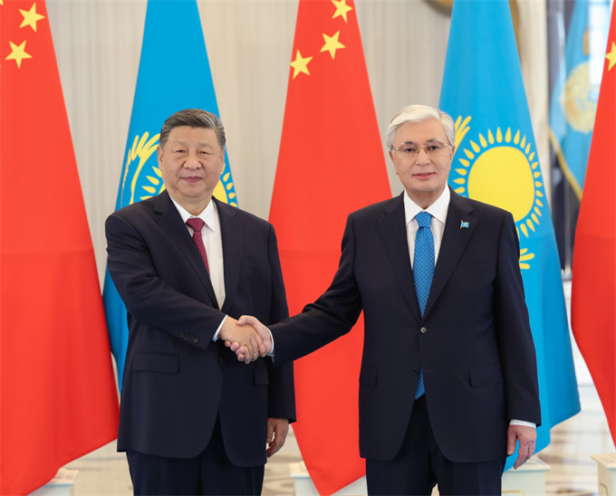 习近平同哈萨克斯坦总统托卡耶夫会谈