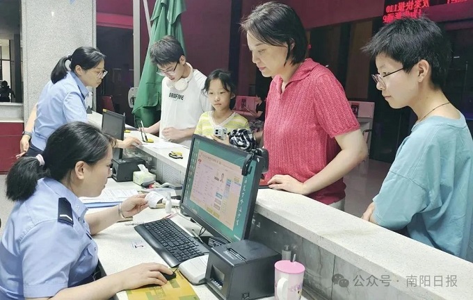 南阳市开启出入境夜间办证服务