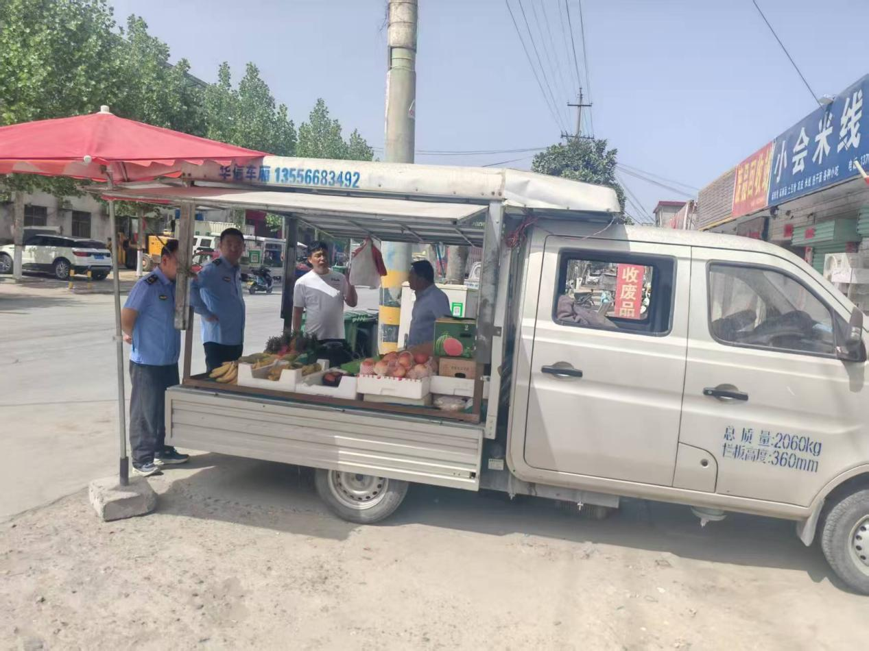 规范街面秩序，提升镇域环境