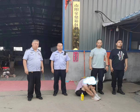 警察寻人碰上“躲猫猫”
