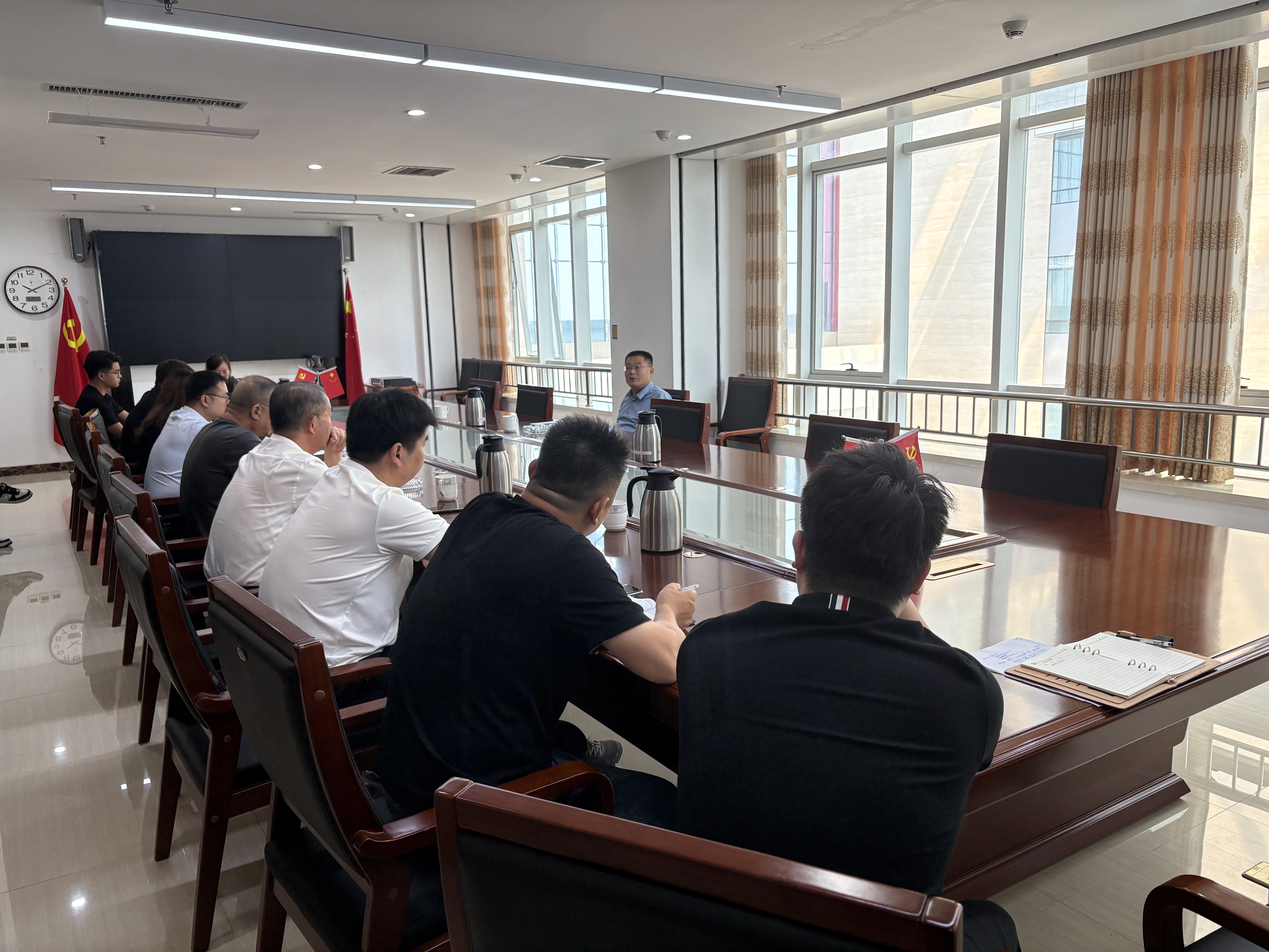 南阳卧龙综合保税区召开全区报关行座谈会