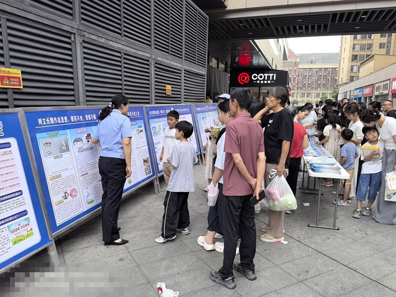 镇平县公安局禁毒大队组织开展 6.26国际禁毒日宣传活动