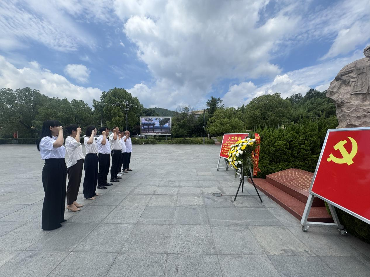 传承红色基因 赓续精神血脉——桐柏县龙潭河景区开展建党专题党课活动