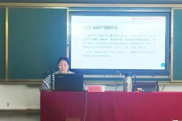内乡县市场监管局开展知识产权进党校活动