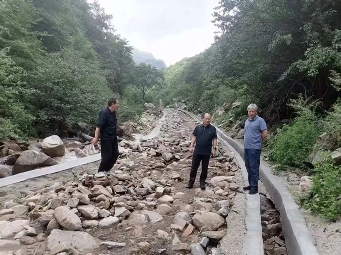 李笑非到黄石庵林场检查指导林区抢险救灾工作