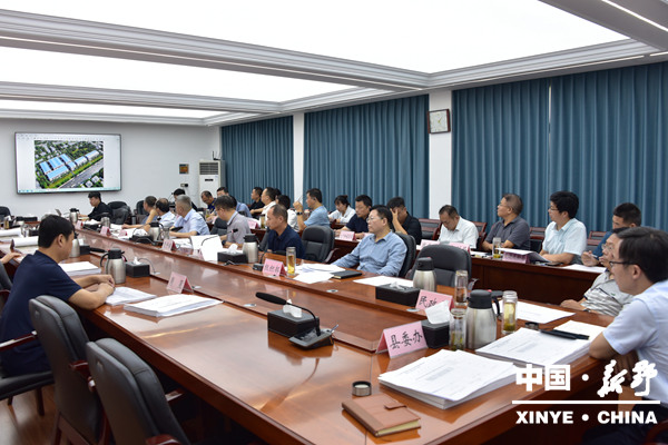 2025年县委城乡规划与土地建设管理委员会第四次全体会议召开