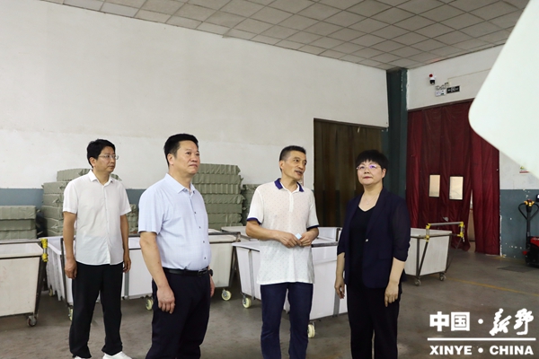 市政协副主席李存到新野开展“学查改·以企观政服务企业大走访”活动