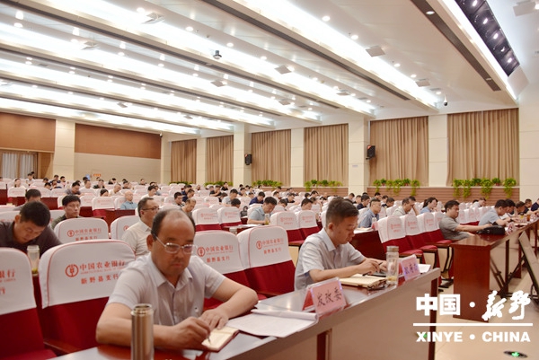 新野县认真学习习近平总书记考察河南重要讲话、锲而不舍落实中央八项规定精神、学查改一体推进会议召开