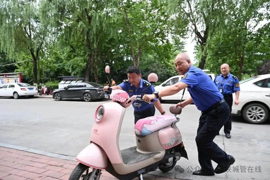 西峡县城管局：不惧高温“烤”验，“汗”卫城市秩序——高温下的坚守与担当