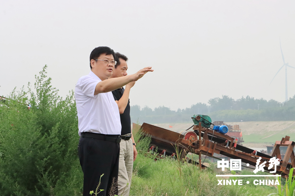县政府县长李文鹏暗访督导水环境污染防治工作 县政府县长李文鹏暗访督导水环境污染防治工作