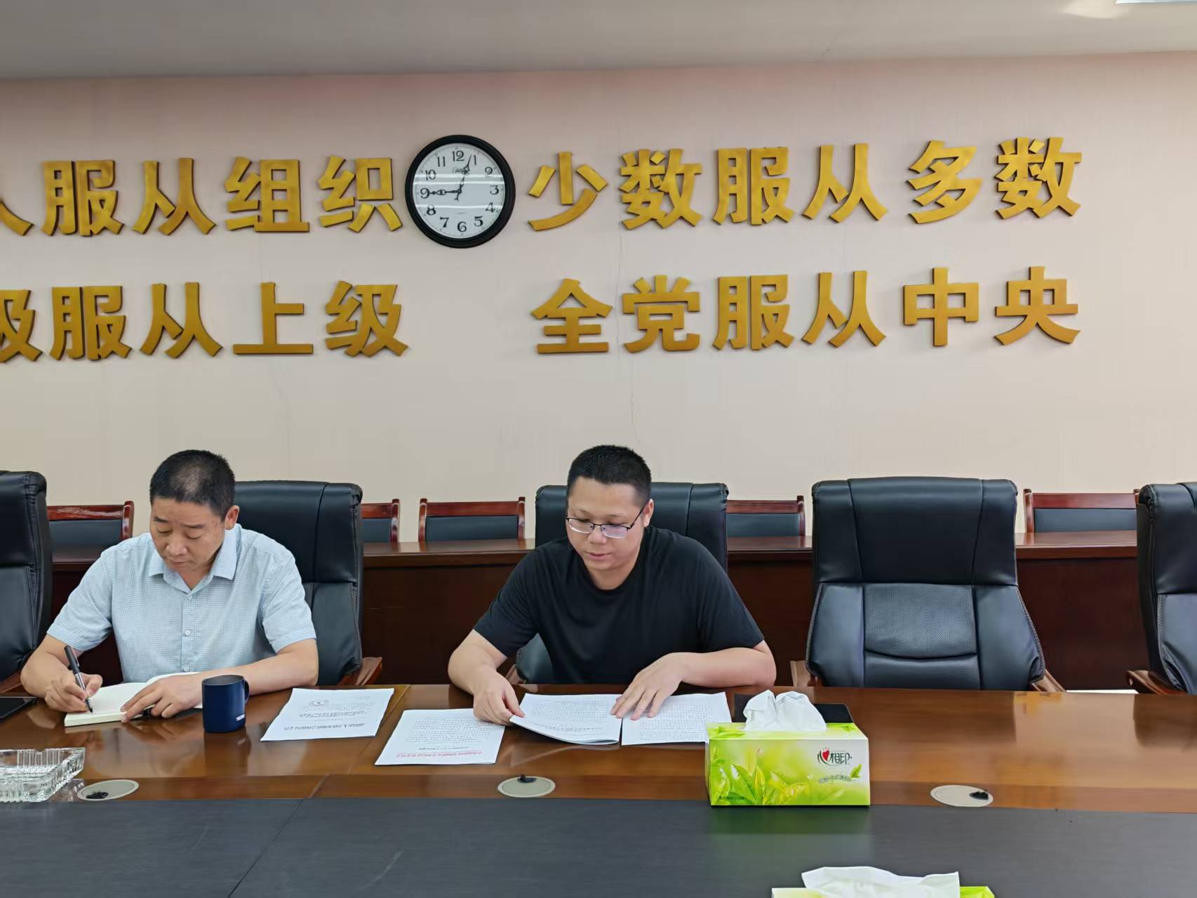 南阳市人社局办公室举行第三次业务学习