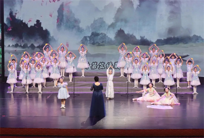 “童声里的中国”河南省文明校园合唱团交流展演活动在南阳市举办