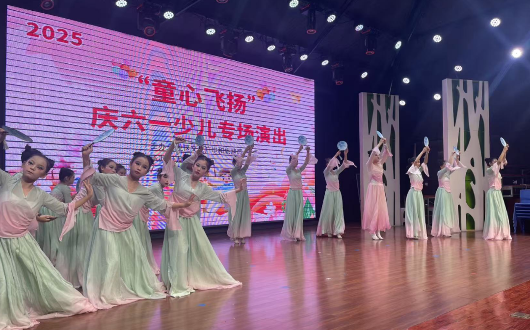 “童心飞扬，共庆六一”卧龙区文化馆少儿专场演出圆满成功