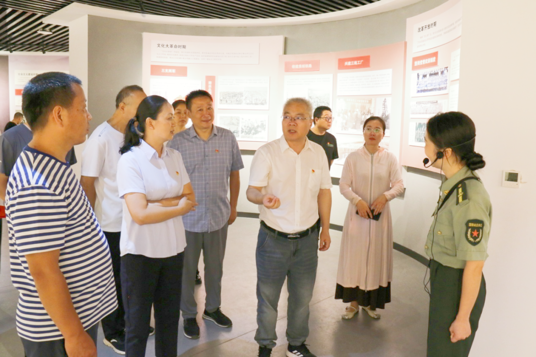 南阳市农业生态与资源保护中心党支部举行纪念中国人民抗日战争暨世界反法西斯战争胜利80周年活动