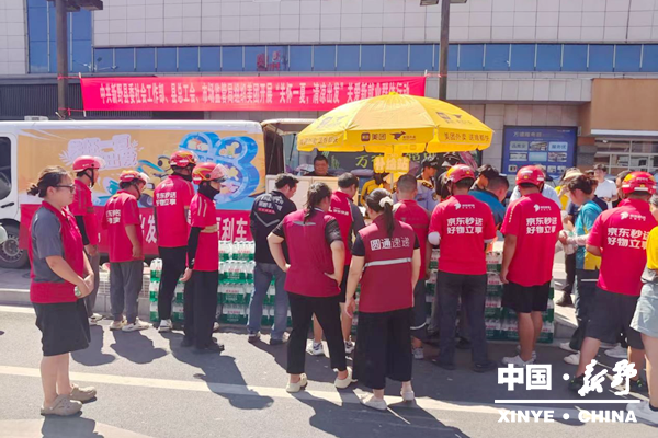 县社工部、总工会、市场监督管理局组织美团开展“关怀一夏，清凉出发”关爱新就业群体行动