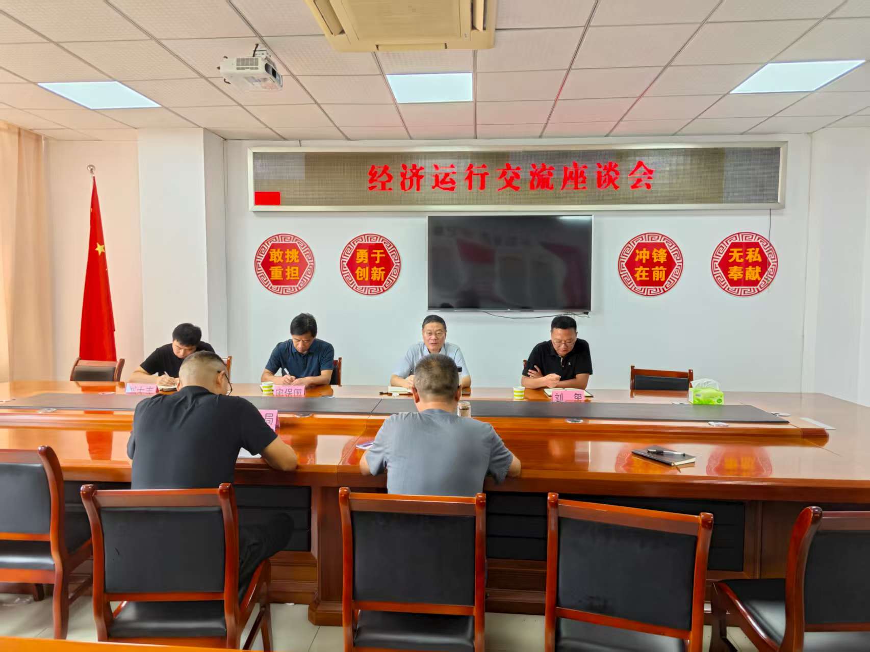 社旗县经济运行专班赴西峡县考察学习 深化交流共促经济发展